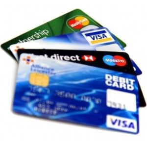 Românii nu ştiu să folosească cardul Autorităţile se gândesc să-i ajute interzicând plăţile în numerar