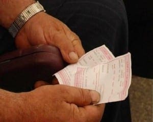 pensii2-300x240 Pensionarii de mâine vor plăti împrumuturile de azi de la FMI! Concluzia? În România se va muri de foame