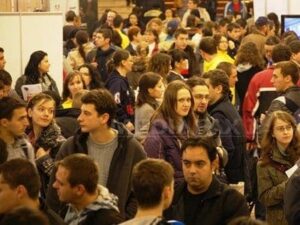 Peste 11.000 de posturi, disponibile vineri la Bursa locurilor de muncă pentru absolvenţi