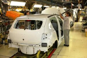 Noile modele Dacia îşi fac loc la uzina de la Mioveni 8