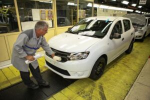 Noile modele Dacia îşi fac loc la uzina de la Mioveni 4