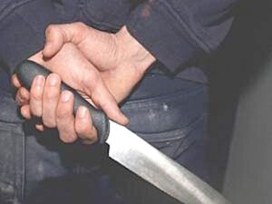 Cuţitar ce se perinda în apropierea Catedralei