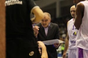 "Leii" vor să zdrobească Perla