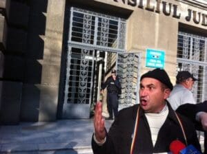 Liderii ARD Timiş au depus un memoriu împotriva USL, în huiduielile revoluționarilor