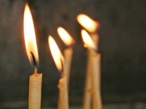 Șase lumânări au fost aprinse pentru cele șase milioane de evrei victime ale regimului nazist 1